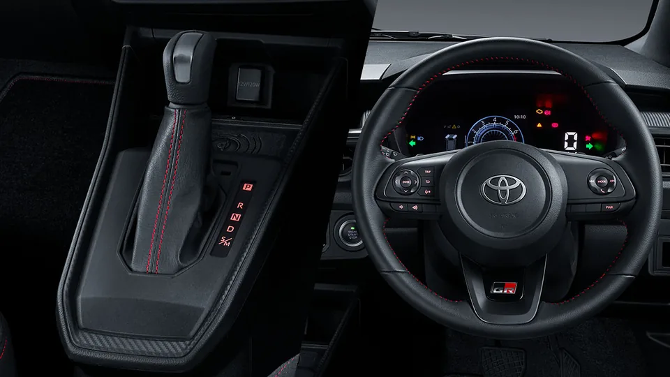 Leather Steering & Shift Knob di dalam Toyota Agya, ditampilkan untuk calon pembeli di Samarinda (diskon agya gr)