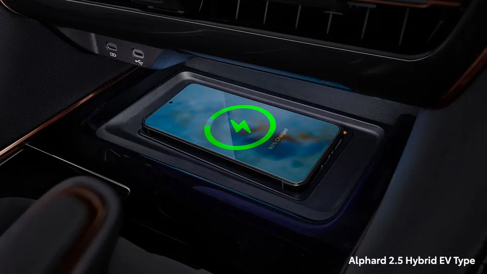 Wireless Charger di dalam Toyota Alphard, ditampilkan untuk calon pembeli di Samarinda (spek alphard)