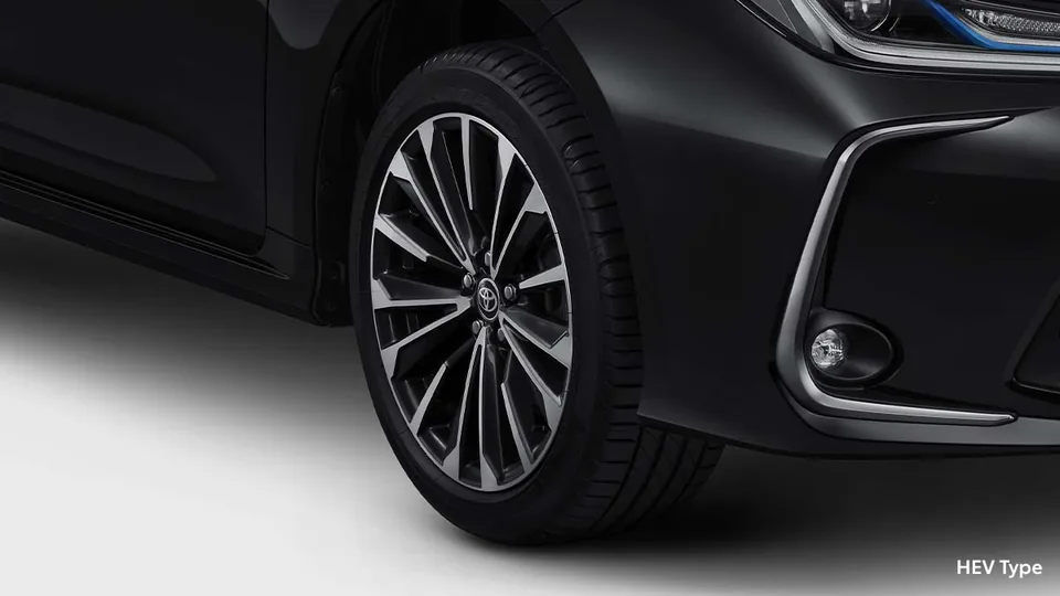 Striking 17" Alloy Wheels pada Toyota Corolla Altis, bagian dari ulasan altis promo code