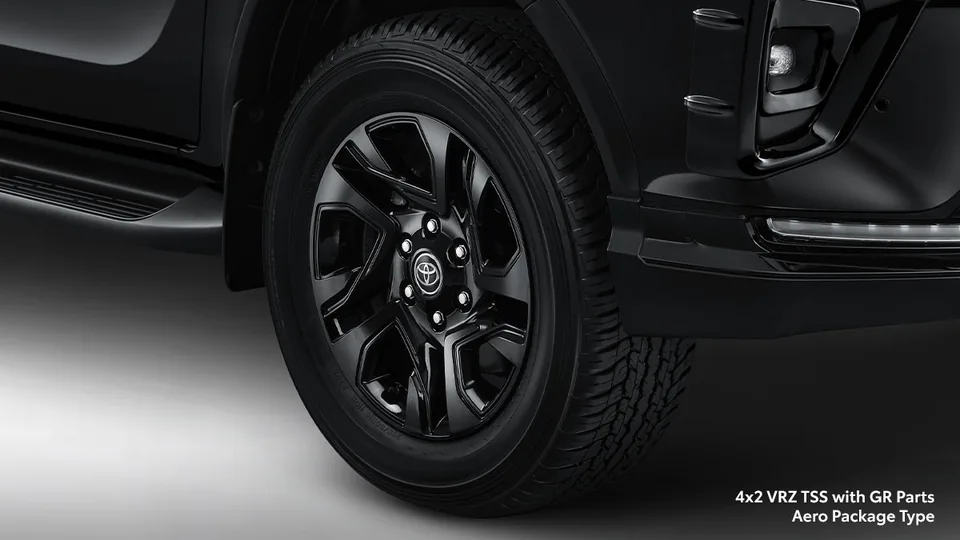 Foto detail bodi Toyota Fortuner: New Alloy Wheel Design (spek fortuner)