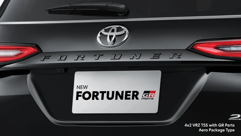 Eksterior Toyota Fortuner: New Black Backdoor Garnish – referensi dp fortuner gr