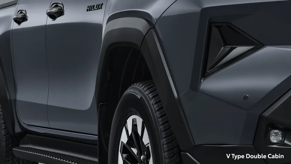 Tampak luar Toyota Hilux – Over Fender; harga OTR Samarinda mulai Rp 490.772.000 (warna hilux)