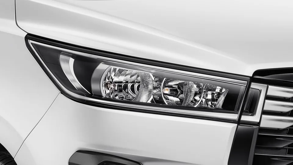 New Sharp Headlamp Design pada Toyota Kijang Innova, bagian dari ulasan innova reborn 2026 interior