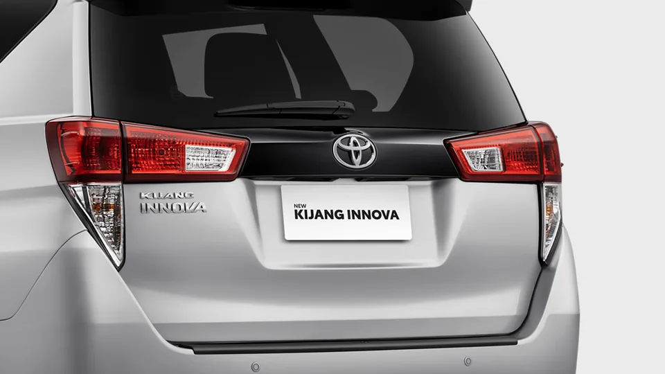 Foto detail bodi Toyota Kijang Innova: New Rear Side Design (spek innova)
