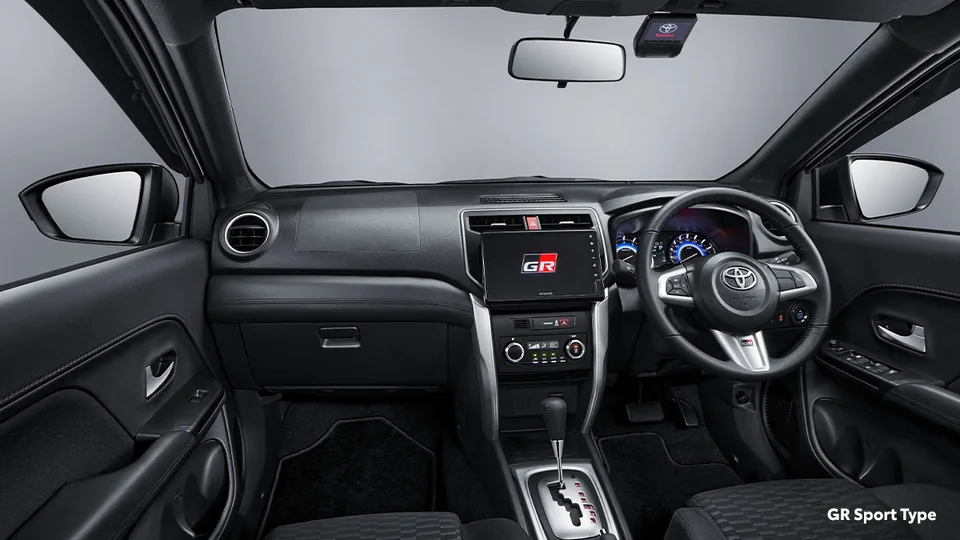 New Bold Sporty Dashboard di dalam Toyota Rush, ditampilkan untuk calon pembeli di Samarinda (warna rush)