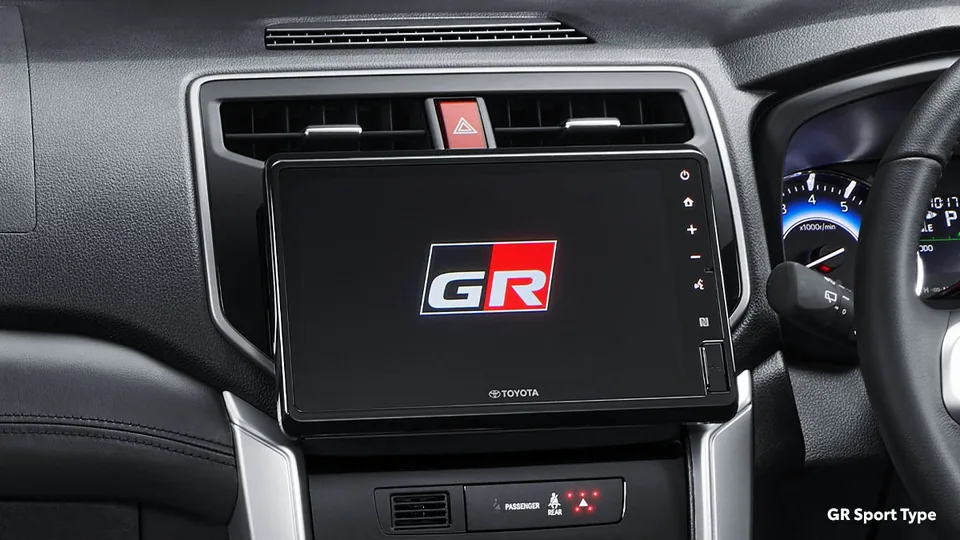 Tampilan dalam Toyota Rush – New 9-Inch AVX Entertainment Unit with Smart Phone Connectivity; 4 varian mulai Rp 347.320.000 OTR (harga rush vs innova)