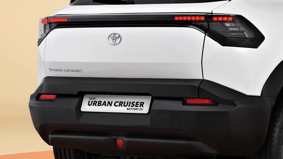 Foto detail bodi Toyota Urban Cruiser: New Rear Combination Lamp and Tailgate Shape (dimensi urban cruiser)