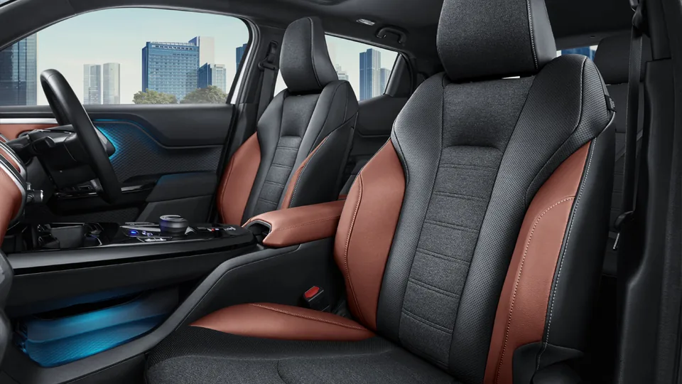 New Black Brown Interior Color di dalam Toyota Urban Cruiser, ditampilkan untuk calon pembeli di Samarinda (dimensi urban cruiser)
