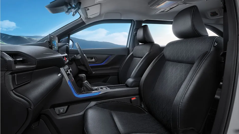 Tampilan dalam Toyota Veloz – New Sophisticated Black Seat Material; 12 varian mulai Rp 311.500.000 OTR (spek veloz)