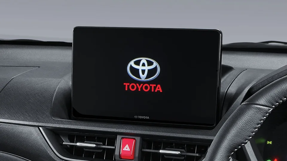 New Integrated 10" Head Unit with Advanced Smartphone Connectivity di dalam Toyota Veloz, ditampilkan untuk calon pembeli di Samarinda (spek veloz)