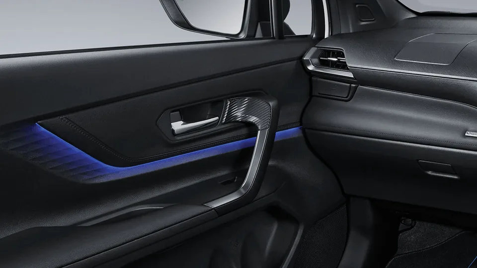 New Bold Leisure Soft Pad Door Armrest with Full Grip di dalam Toyota Veloz, ditampilkan untuk calon pembeli di Samarinda (cicilan veloz q)