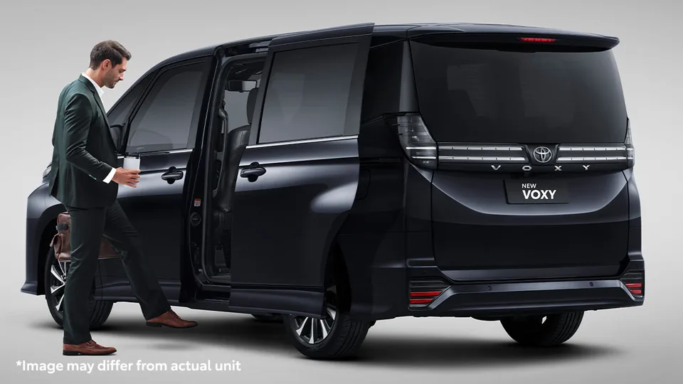 Dual Sliding Door With New Kick Sensor pada Toyota Voxy, bagian dari ulasan otr voxy