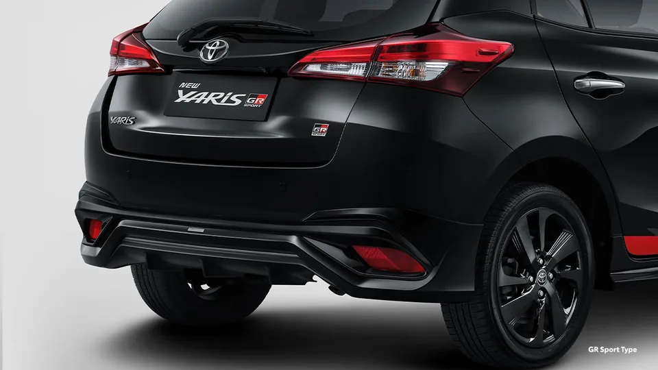 Striking Rear Bumper Spoiler pada Toyota Yaris, bagian dari ulasan angsuran yaris