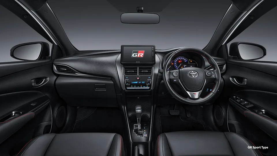 Tampilan dalam Toyota Yaris – New Sporty Look Interior; 4 varian mulai Rp 401.360.000 OTR (promo yaris)